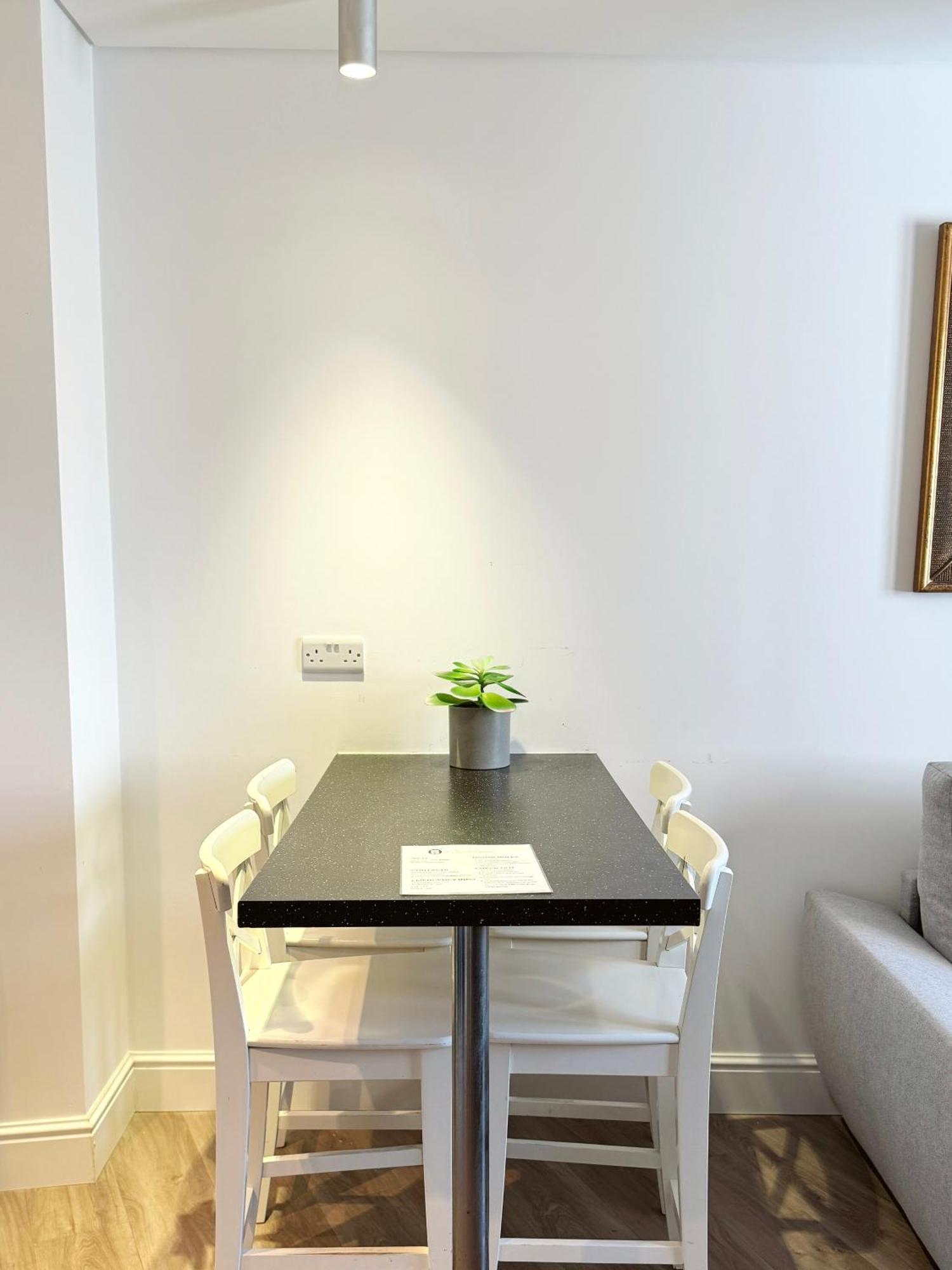 Deluxe City Centre Two Bedroom - Grand Central House Gibraltar Exterior foto