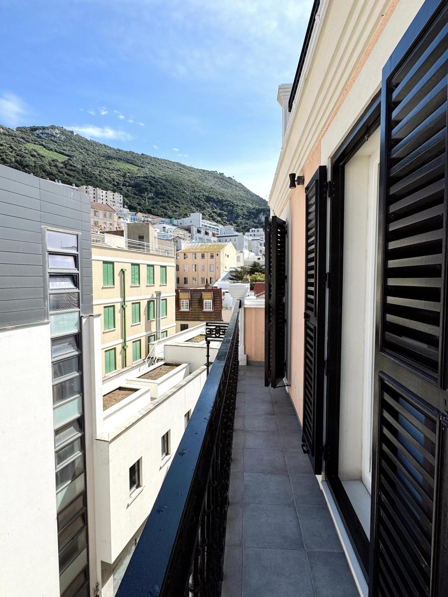 Deluxe City Centre Two Bedroom - Grand Central House Gibraltar Exterior foto