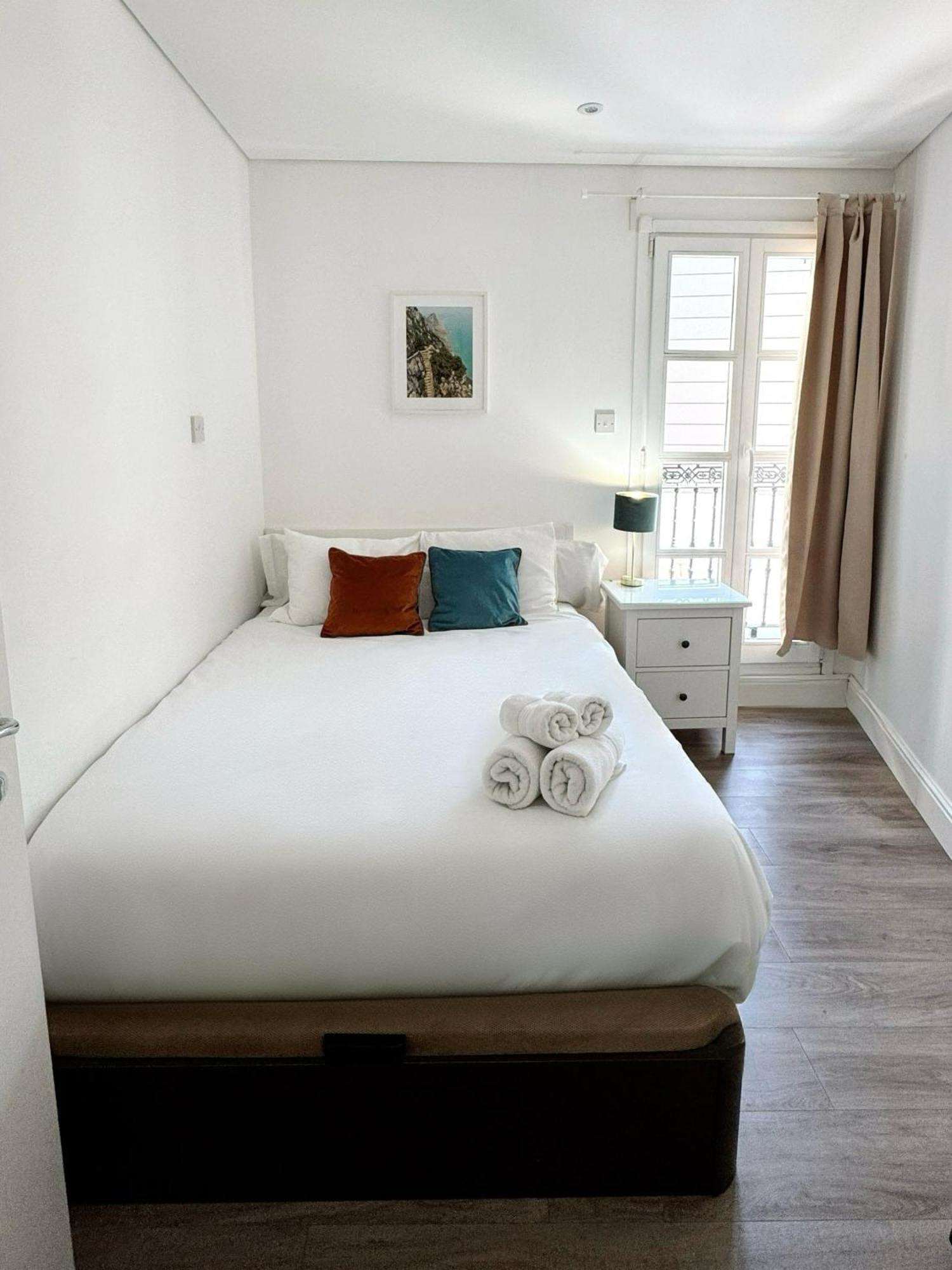 Deluxe City Centre Two Bedroom - Grand Central House Gibraltar Exterior foto